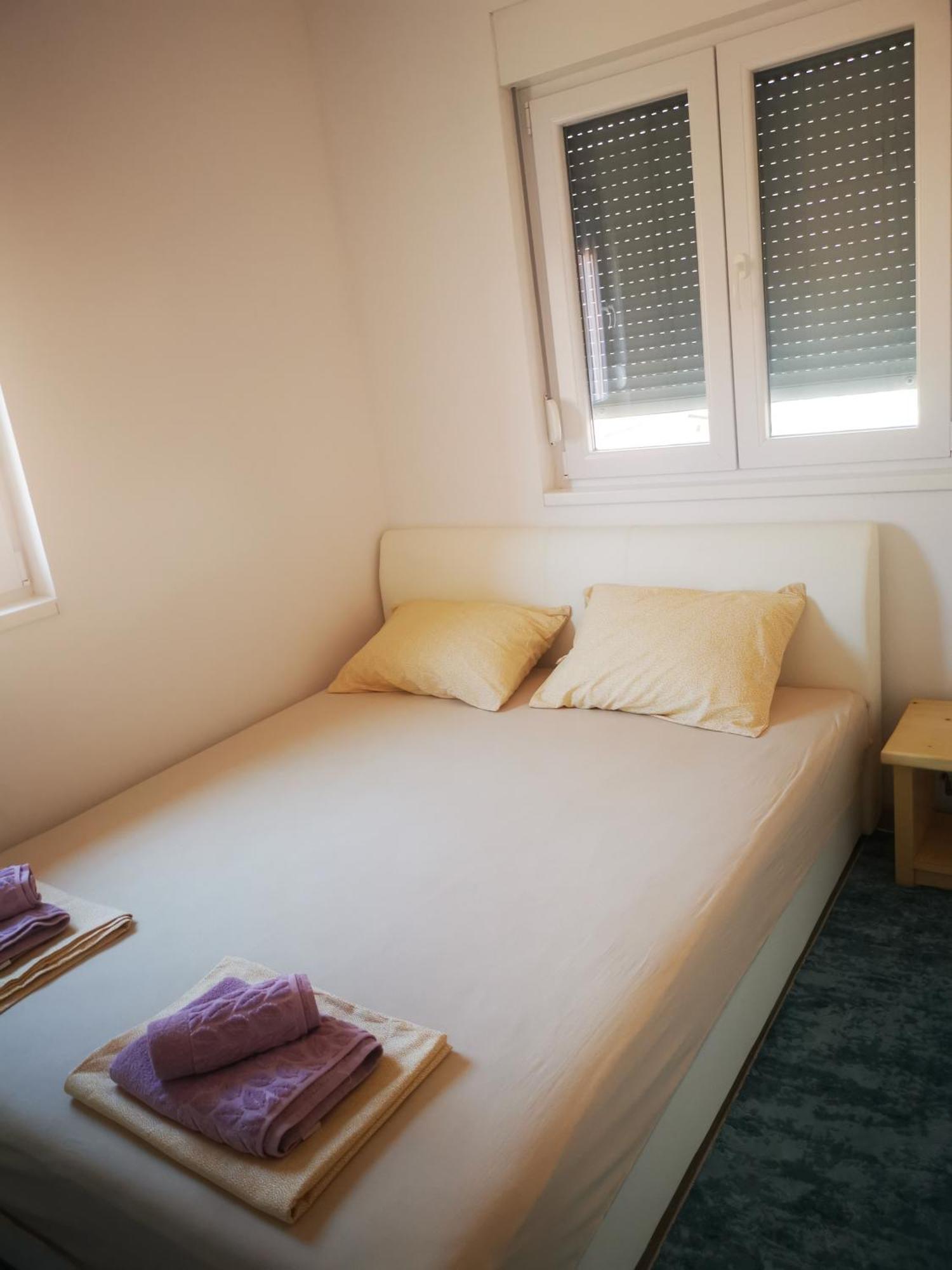 Apartman And Rooms Dream House โมสตาร์ ภายนอก รูปภาพ